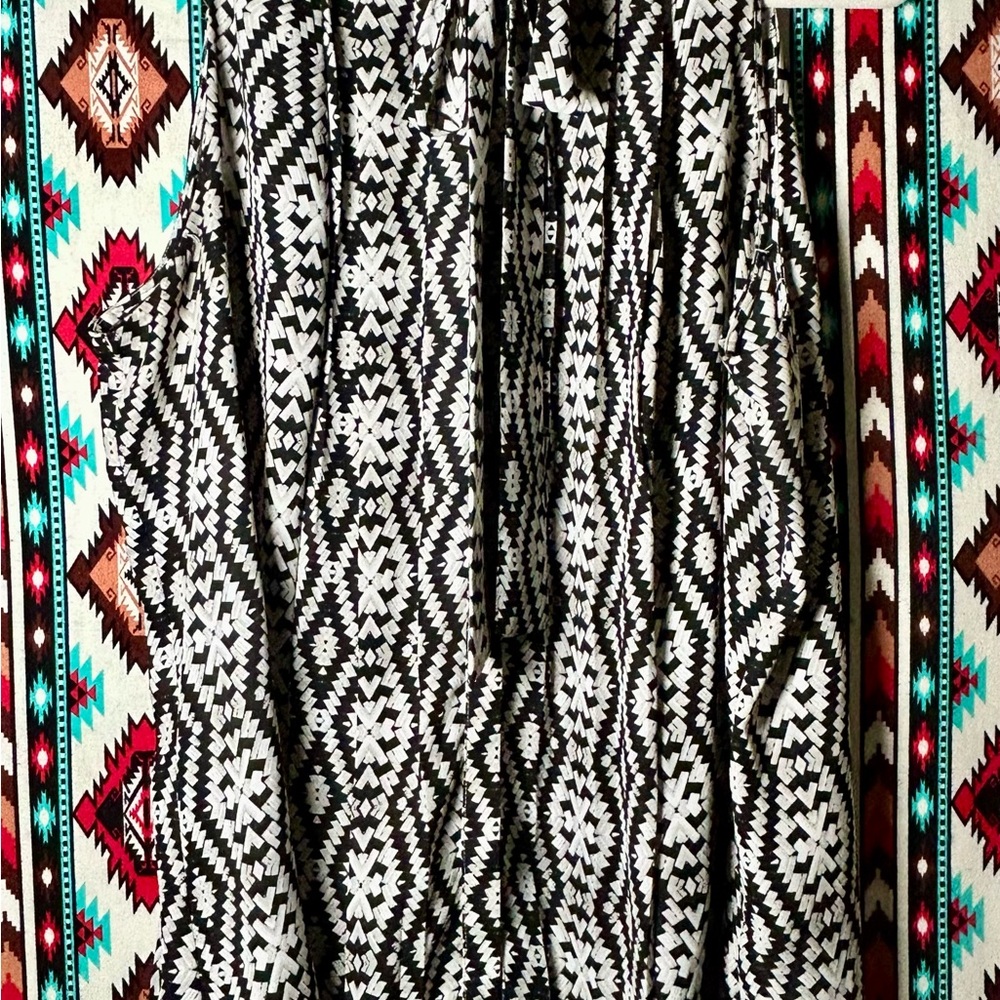Worthington Black and White Zigzag Blouse